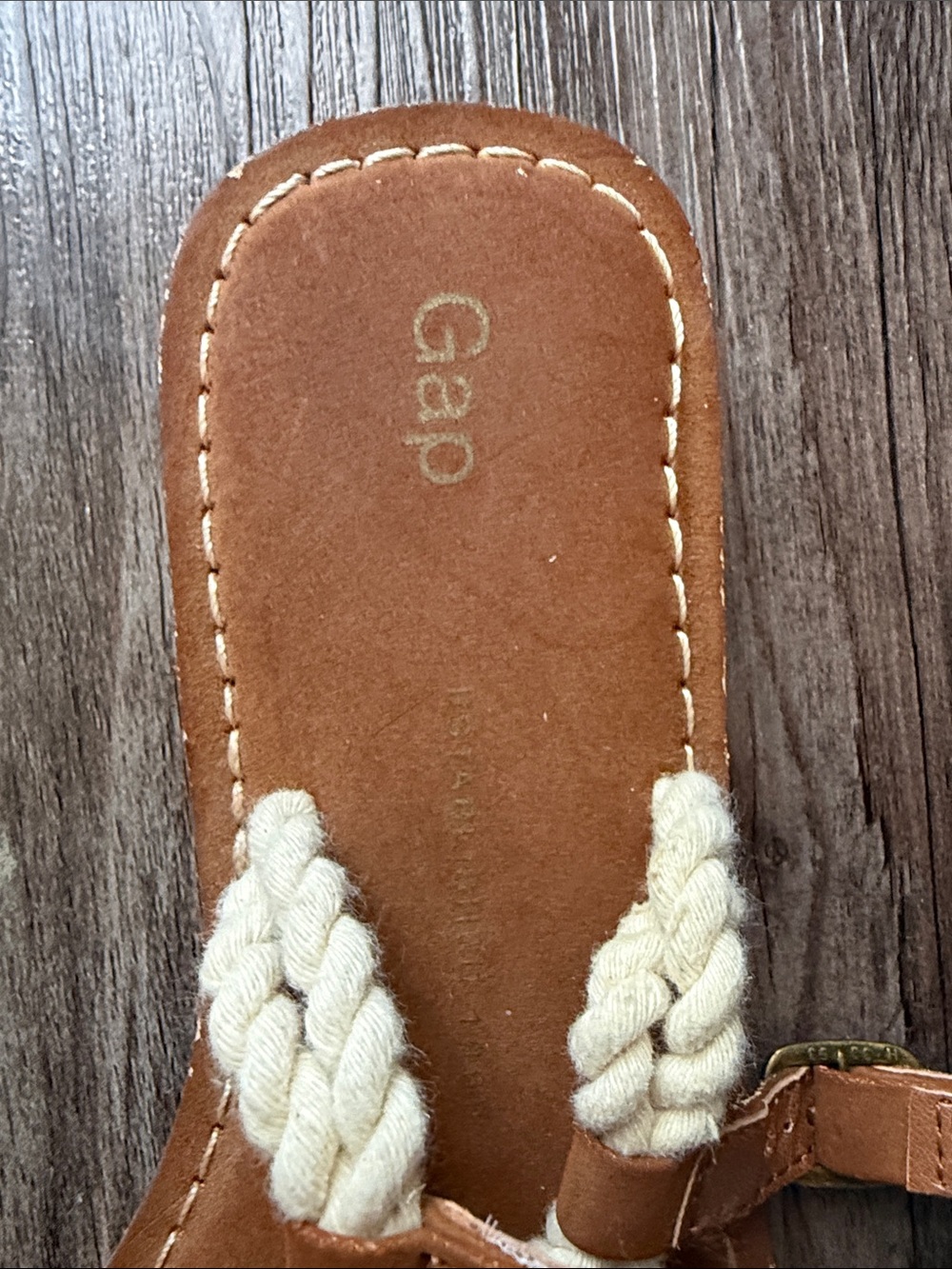 Girls GAP T-Strap Rope Sandals - Picture 2 of 4